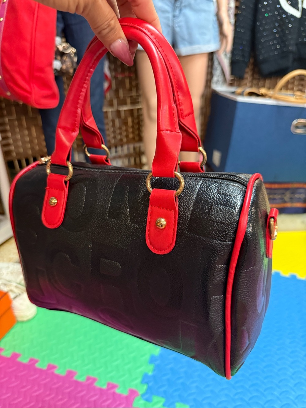 GIVEAWAY unbranded handbag - Picture 2 of 3